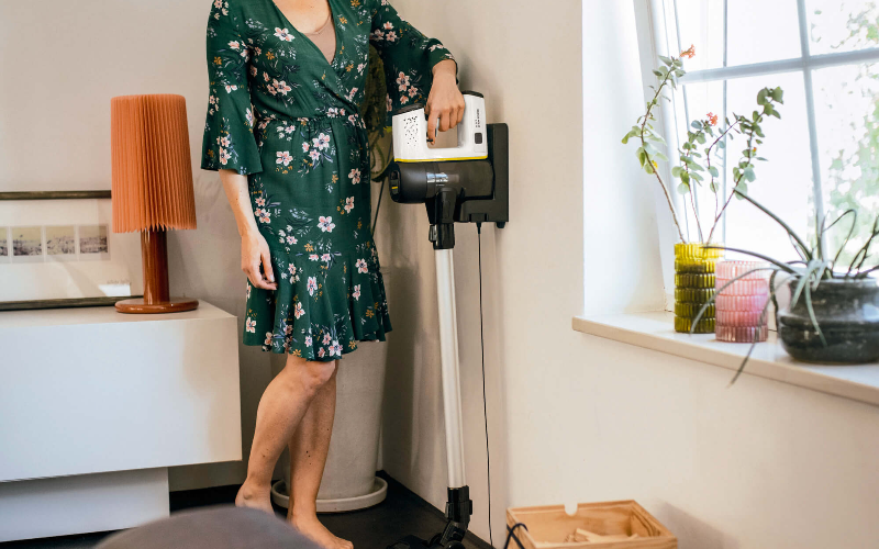 End the Long Cleaning. The Floor Cleaner Simultaneously Removes Wet and Dry Dirt, Ensuring a Perfect Result.