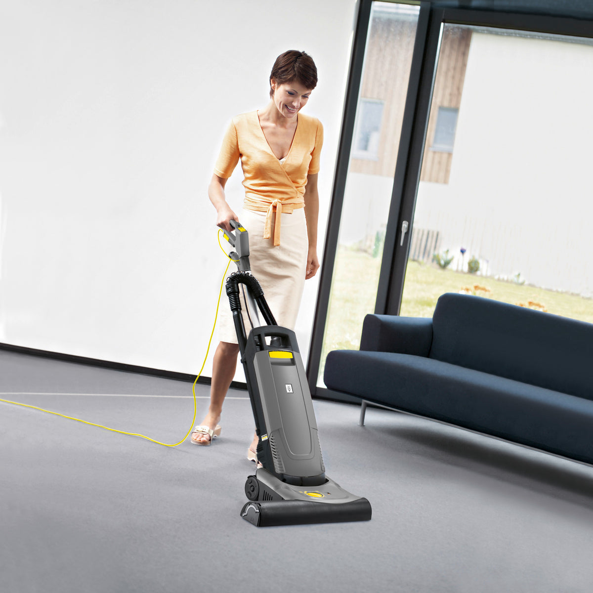 Upright brush-type vacuum cleaner CV 48/2