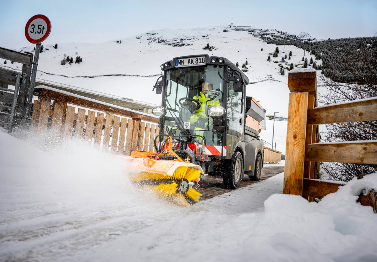 Vacuum sweeper MC 150
