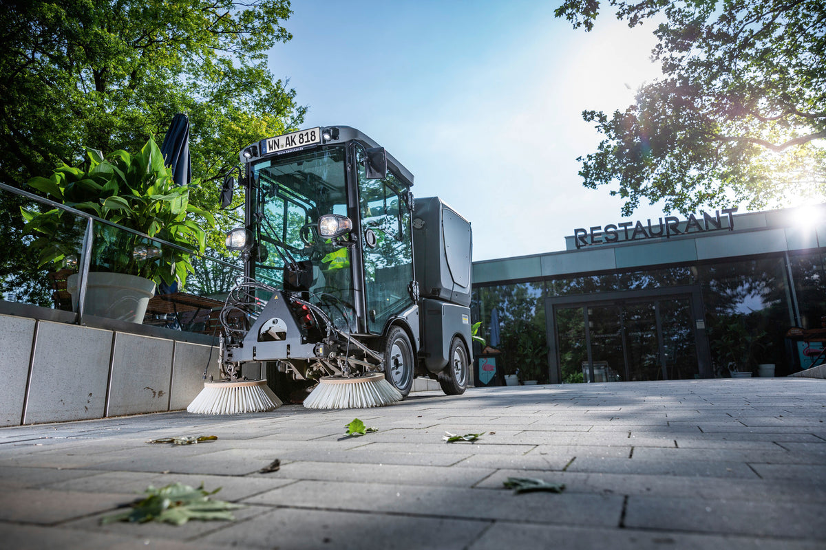 Vacuum sweeper MC 80