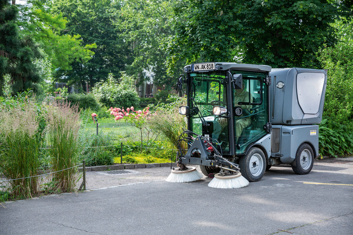 Vacuum sweeper MC 80