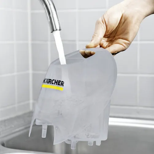 Continuously refillable, detachable water tank